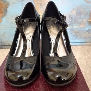 Patent Leather Black Mary Jane's dexflex comfort
